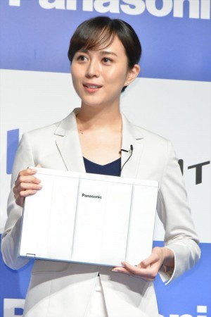パナソニック「レッツノート」新製品発表会に出席した比嘉愛未