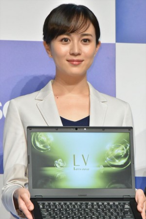 パナソニック「レッツノート」新製品発表会に出席した比嘉愛未