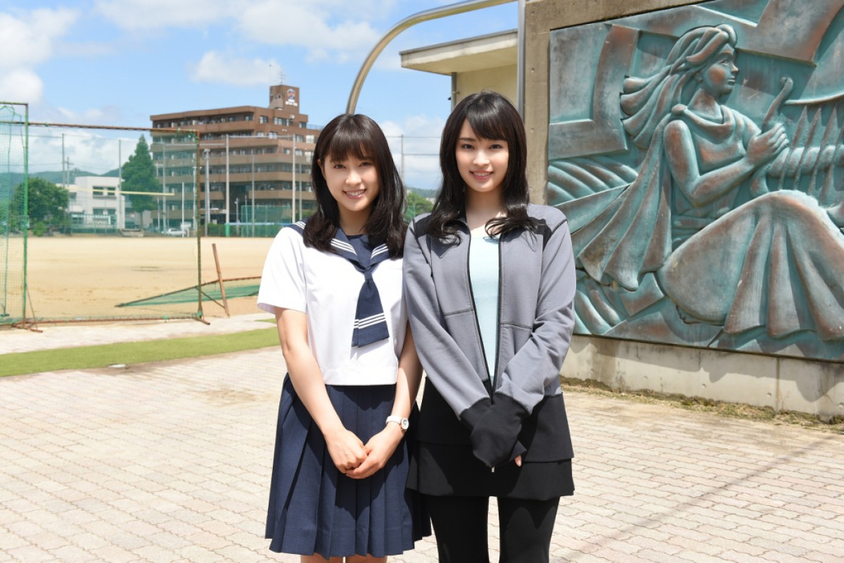 『チア☆ダン』(左から)主人公・藤谷わかばを演じる土屋太鳳と、 福井中央高等学校チアダンス部「JETS」のコーチを演じる広瀬すず