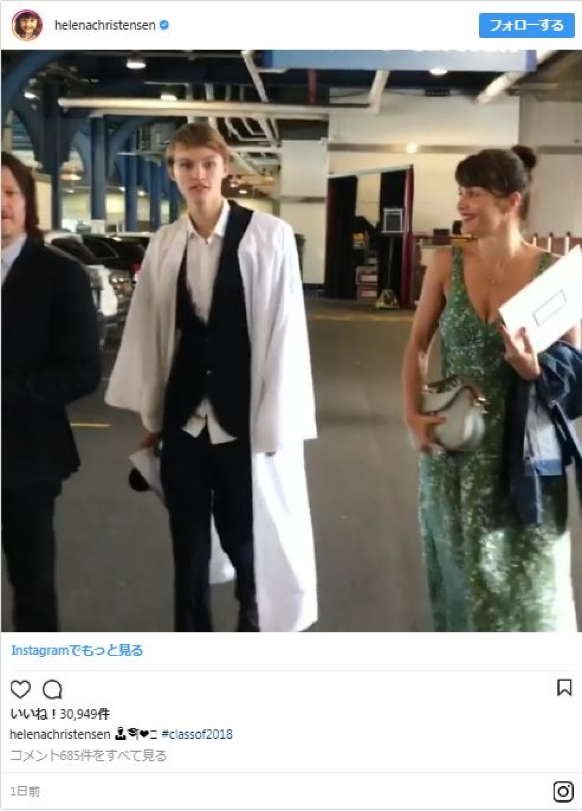 ノーマン・リーダス、息子の卒業式で元恋人とほのぼの親子3ショット