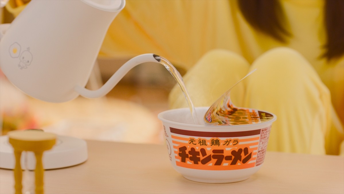新垣結衣、チキンラーメン新CMで脱力＆面倒くさがりな「ぐで垣結衣」に