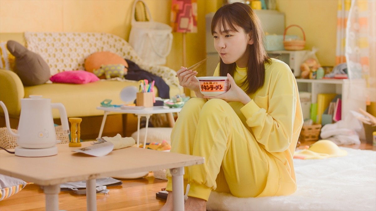 新垣結衣、チキンラーメン新CMで脱力＆面倒くさがりな「ぐで垣結衣」に