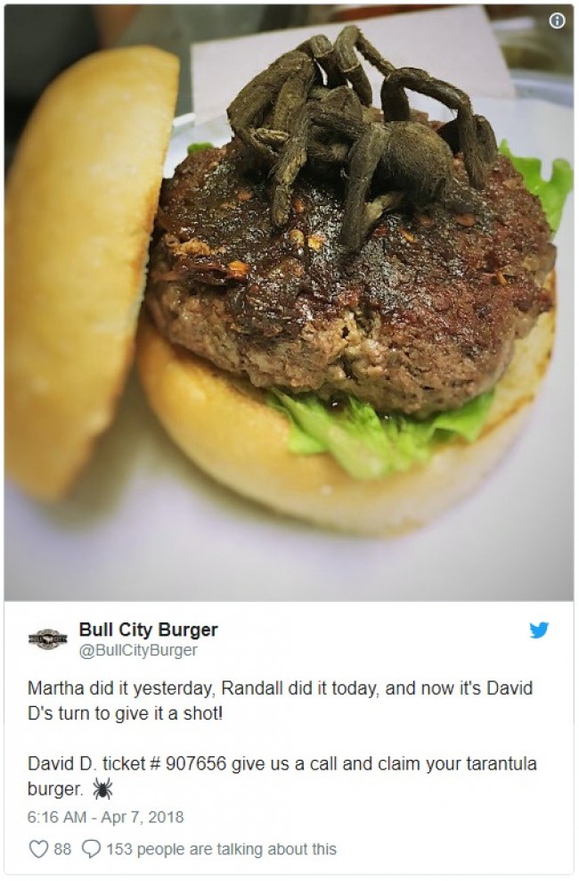 タランチュラバーガー登場　※「Bull City Burger」ツイッター