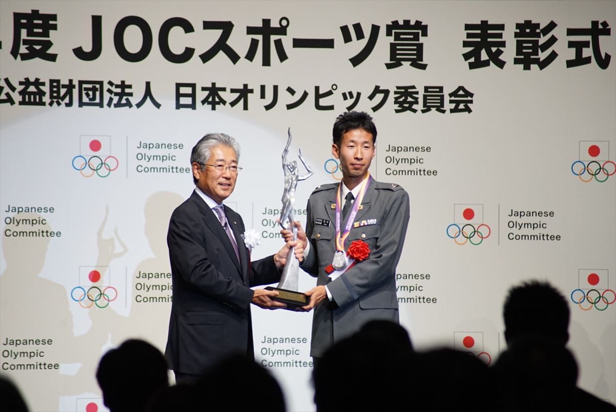 羽生結弦「まだまだ挑戦し続ける」 JOCスポーツ賞授賞式にメダリスト集合