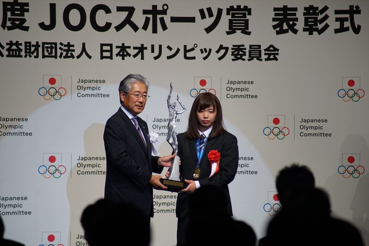 羽生結弦「まだまだ挑戦し続ける」 JOCスポーツ賞授賞式にメダリスト集合