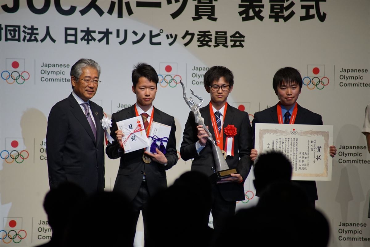 羽生結弦「まだまだ挑戦し続ける」 JOCスポーツ賞授賞式にメダリスト集合