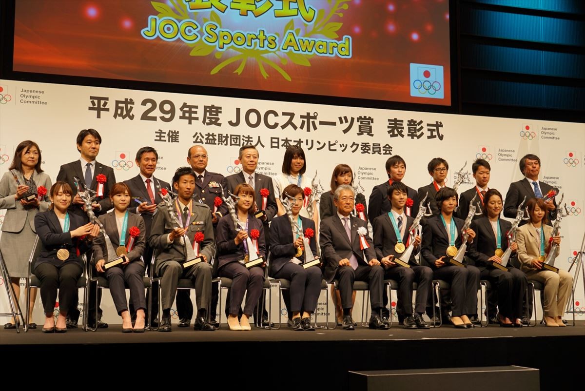 羽生結弦「まだまだ挑戦し続ける」 JOCスポーツ賞授賞式にメダリスト集合