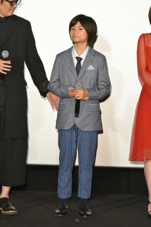 映画『万引き家族』公開記念舞台挨拶に出席した城桧吏