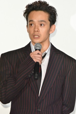 映画『万引き家族』公開記念舞台挨拶に出席した池松壮亮