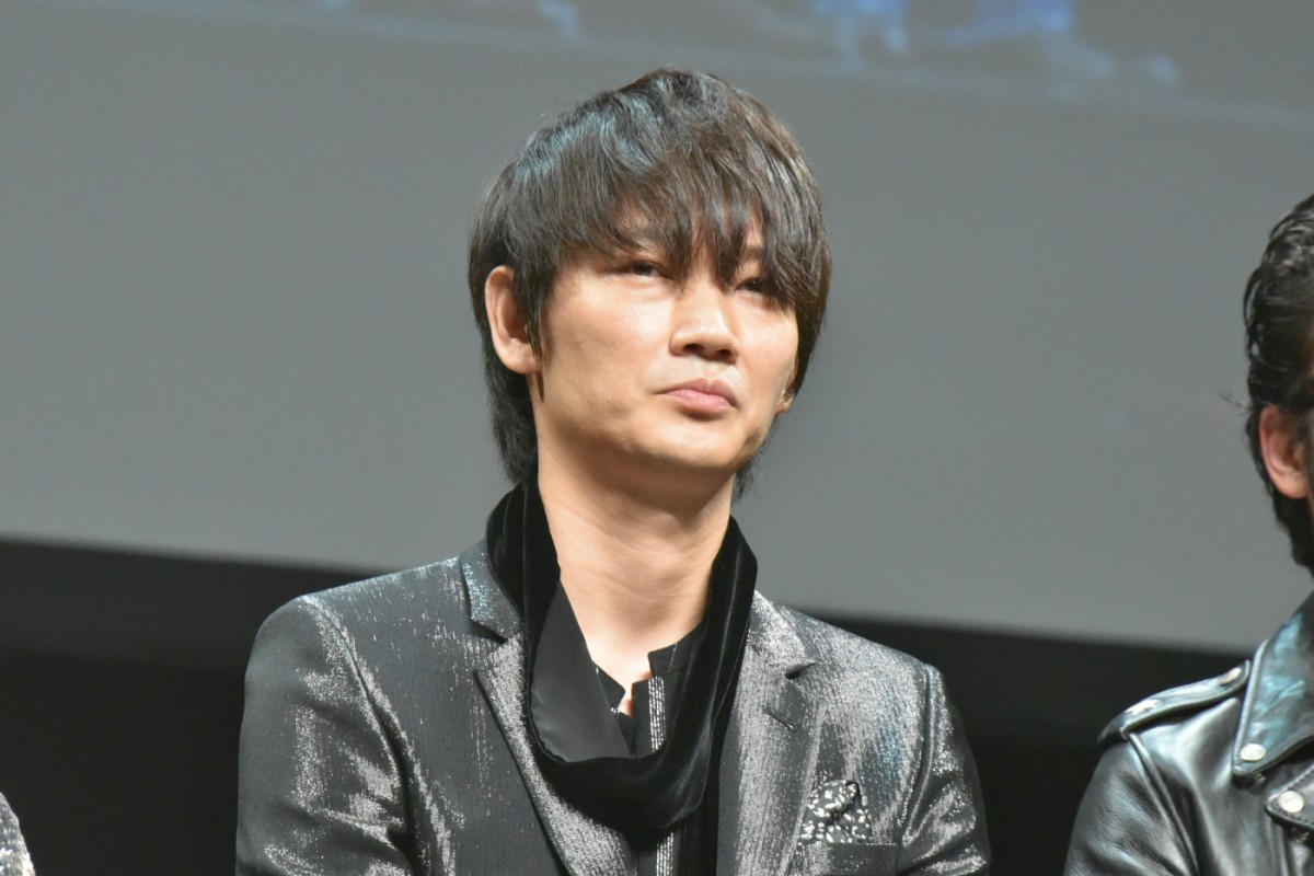 綾野剛、ギックリ腰になった豊川悦司を60分マッサージしてメロメロに