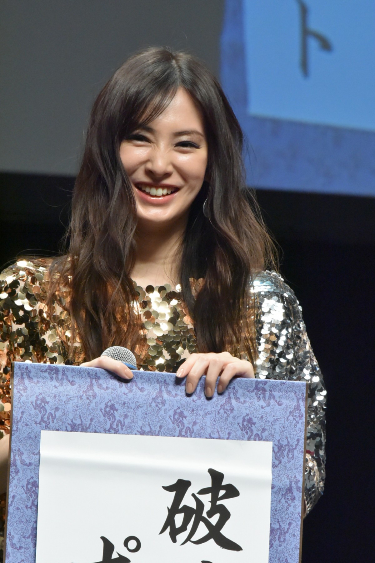 綾野剛、ギックリ腰になった豊川悦司を60分マッサージしてメロメロに