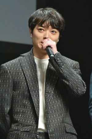 映画『パンク侍、斬られて候』完成披露舞台挨拶イベントに登壇した染谷将太