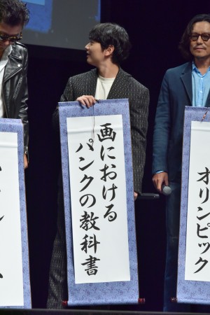 映画『パンク侍、斬られて候』完成披露舞台挨拶イベントに登壇した染谷将太