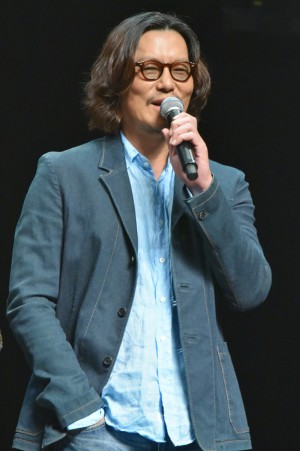 映画『パンク侍、斬られて候』完成披露舞台挨拶イベントに登壇した豊川悦司