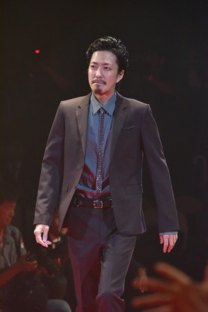 映画『パンク侍、斬られて候』完成披露舞台挨拶イベントに登壇した若葉竜也