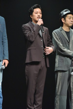 映画『パンク侍、斬られて候』完成披露舞台挨拶イベントに登壇した若葉竜也