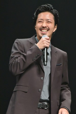 映画『パンク侍、斬られて候』完成披露舞台挨拶イベントに登壇した若葉竜也