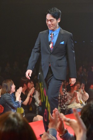 映画『パンク侍、斬られて候』完成披露舞台挨拶イベントに登壇した近藤公園