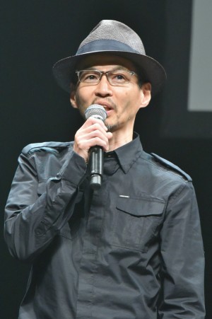 映画『パンク侍、斬られて候』完成披露舞台挨拶イベントに登壇した石井岳龍監督