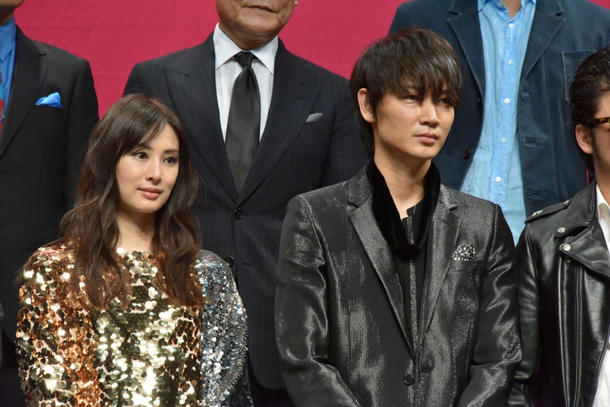 綾野剛、ギックリ腰になった豊川悦司を60分マッサージしてメロメロに