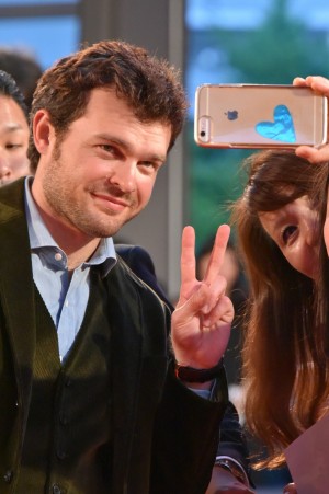 『ハン・ソロ／スター・ウォーズ・ストーリー』 ジャパン・プレミアに登場したオールデン・エアエンライク