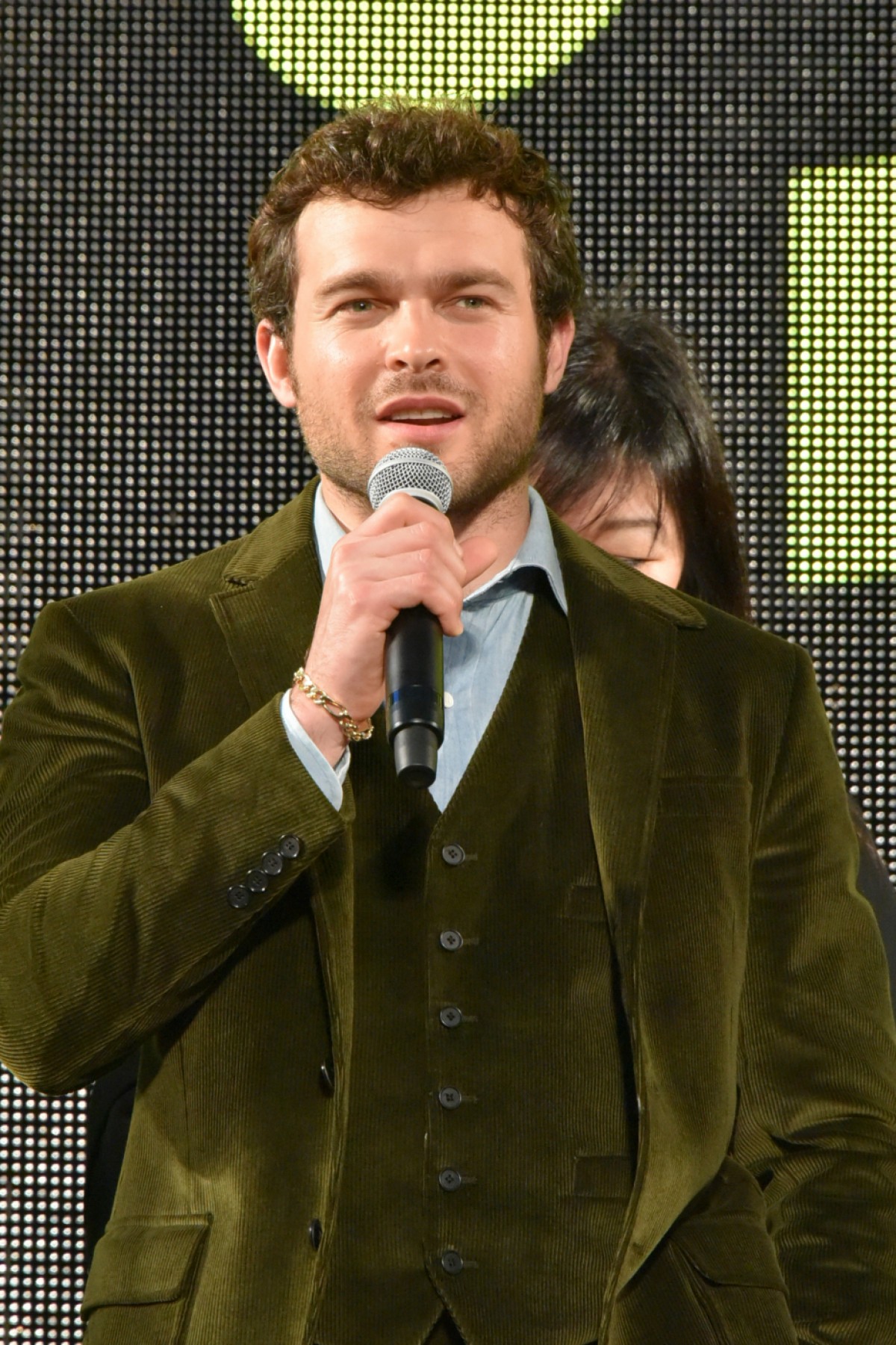 『ハン・ソロ』主演オールデン、ミレニアム・ファルコン号は「最高」