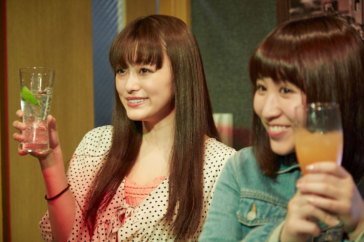 山地まりが“濃厚キス”の『やれたかも委員会』に反響