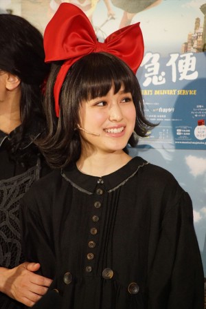 ミュージカル『魔女の宅急便』公開フォトコール＆囲み取材に登場した福本莉子