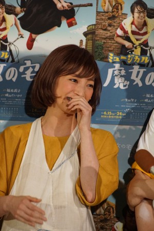 ミュージカル『魔女の宅急便』公開フォトコール＆囲み取材に登場した白羽ゆり