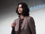 『連続ドラマW ダブル・ファンタジー』完成披露試写会＆舞台挨拶に登場した柳俊太郎