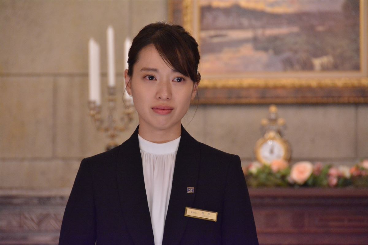 “エグハル”浜辺美波＆中村倫也、そろって『崖ホテ』クランクアップ