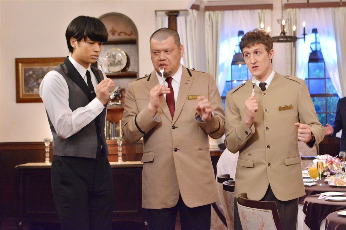 “エグハル”浜辺美波＆中村倫也、そろって『崖ホテ』クランクアップ