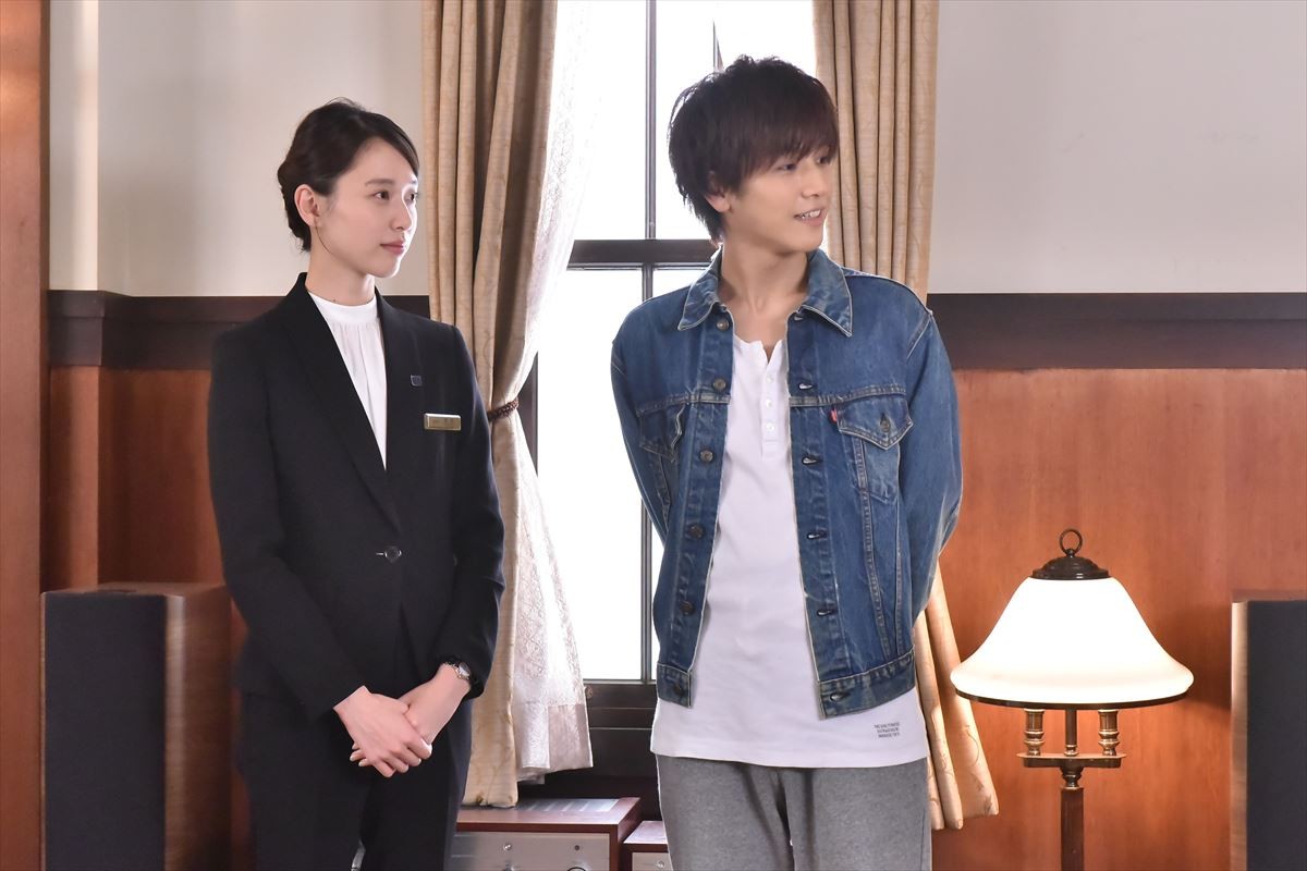 “エグハル”浜辺美波＆中村倫也、そろって『崖ホテ』クランクアップ