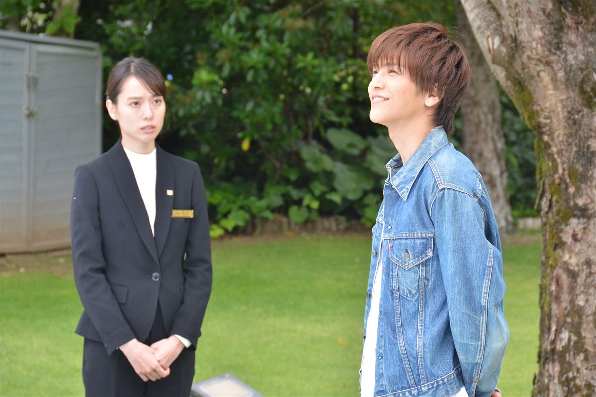 “エグハル”浜辺美波＆中村倫也、そろって『崖ホテ』クランクアップ