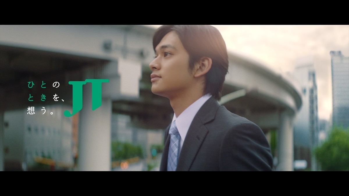 北村匠海、スーツ姿で新社会人に　JT新CMに登場
