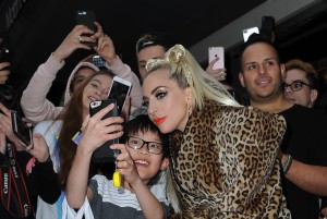 レディー・ガガ、2パターン披露した2018年5月27日のファッション