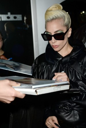 レディー・ガガ、2パターン披露した2018年5月28日のファッション