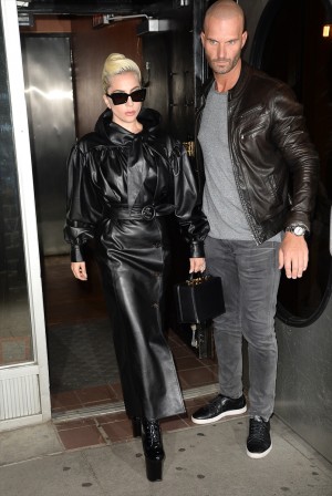 レディー・ガガ、2パターン披露した2018年5月28日のファッション