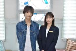 『崖っぷちホテル！』最終回に出演する岩田剛典（左）と山口乃々華（右）