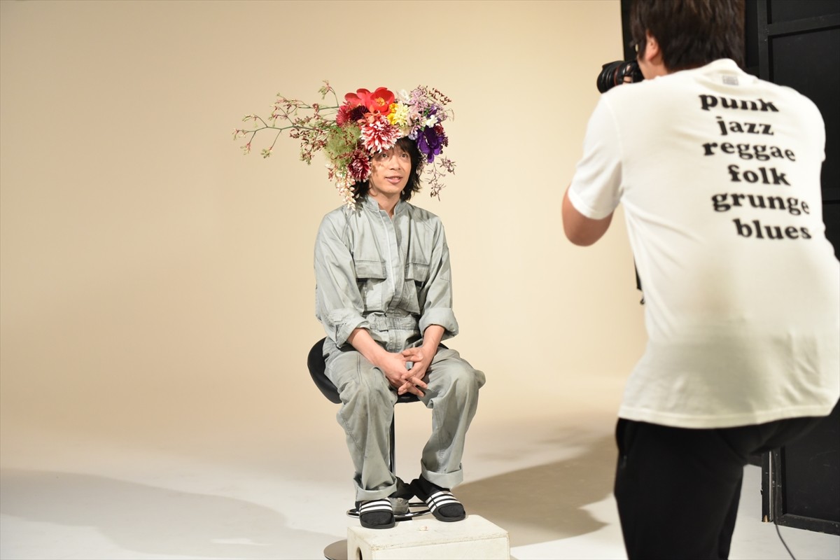 石原さとみが峯田和伸の頭で生け花!?『高嶺の花』ポスター解禁