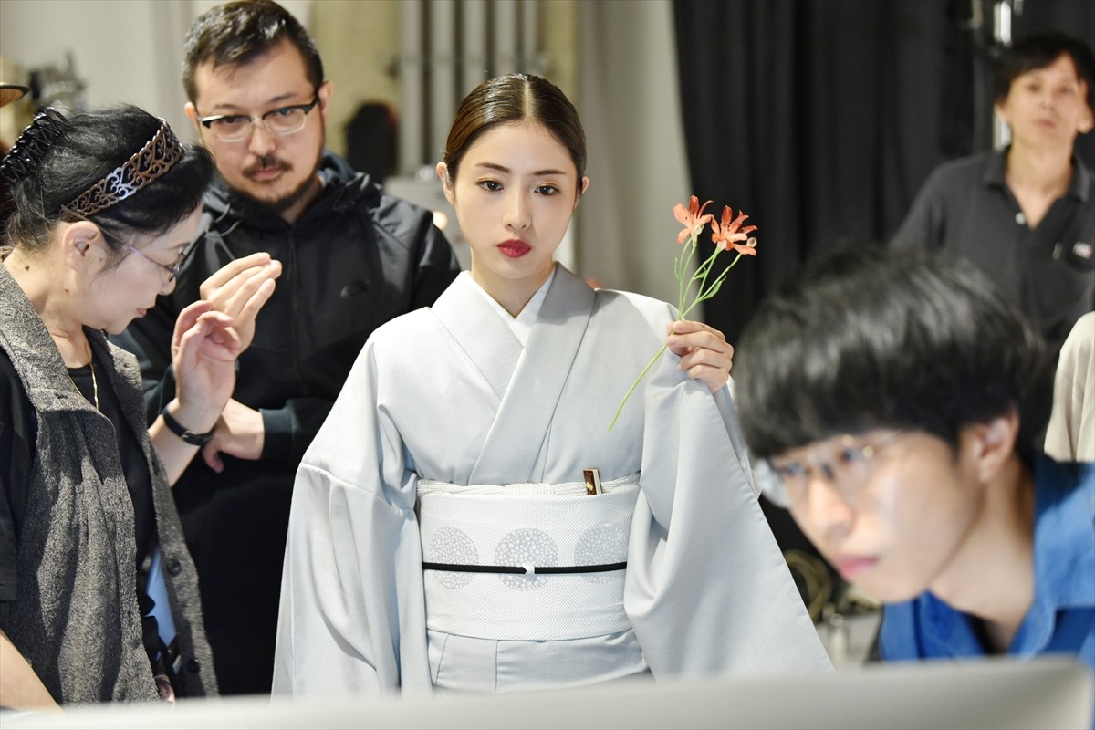 石原さとみが峯田和伸の頭で生け花!?『高嶺の花』ポスター解禁