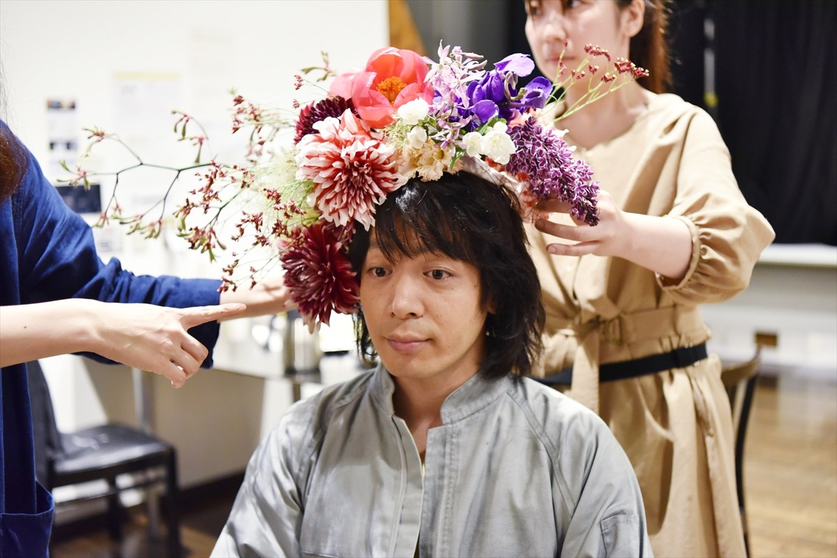 石原さとみが峯田和伸の頭で生け花!?『高嶺の花』ポスター解禁