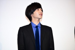 『劇場版 ドルメンX』公開記念舞台挨拶に出席した志尊淳