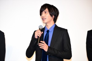 『劇場版 ドルメンX』公開記念舞台挨拶に出席した志尊淳