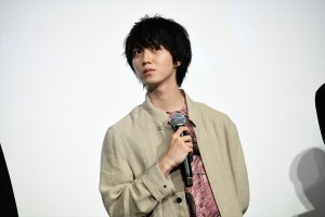 『劇場版 ドルメンX』公開記念舞台挨拶に出席した小越勇輝