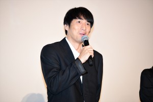 『劇場版 ドルメンX』公開記念舞台挨拶に出席した徳井義実