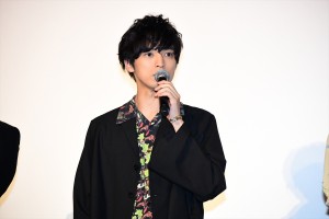 『劇場版 ドルメンX』公開記念舞台挨拶に出席した桐山漣