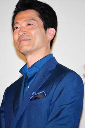 『空飛ぶタイヤ』公開記念舞台挨拶に登壇した寺脇康文