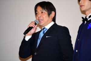 『空飛ぶタイヤ』公開記念舞台挨拶に登壇した本木克英監督