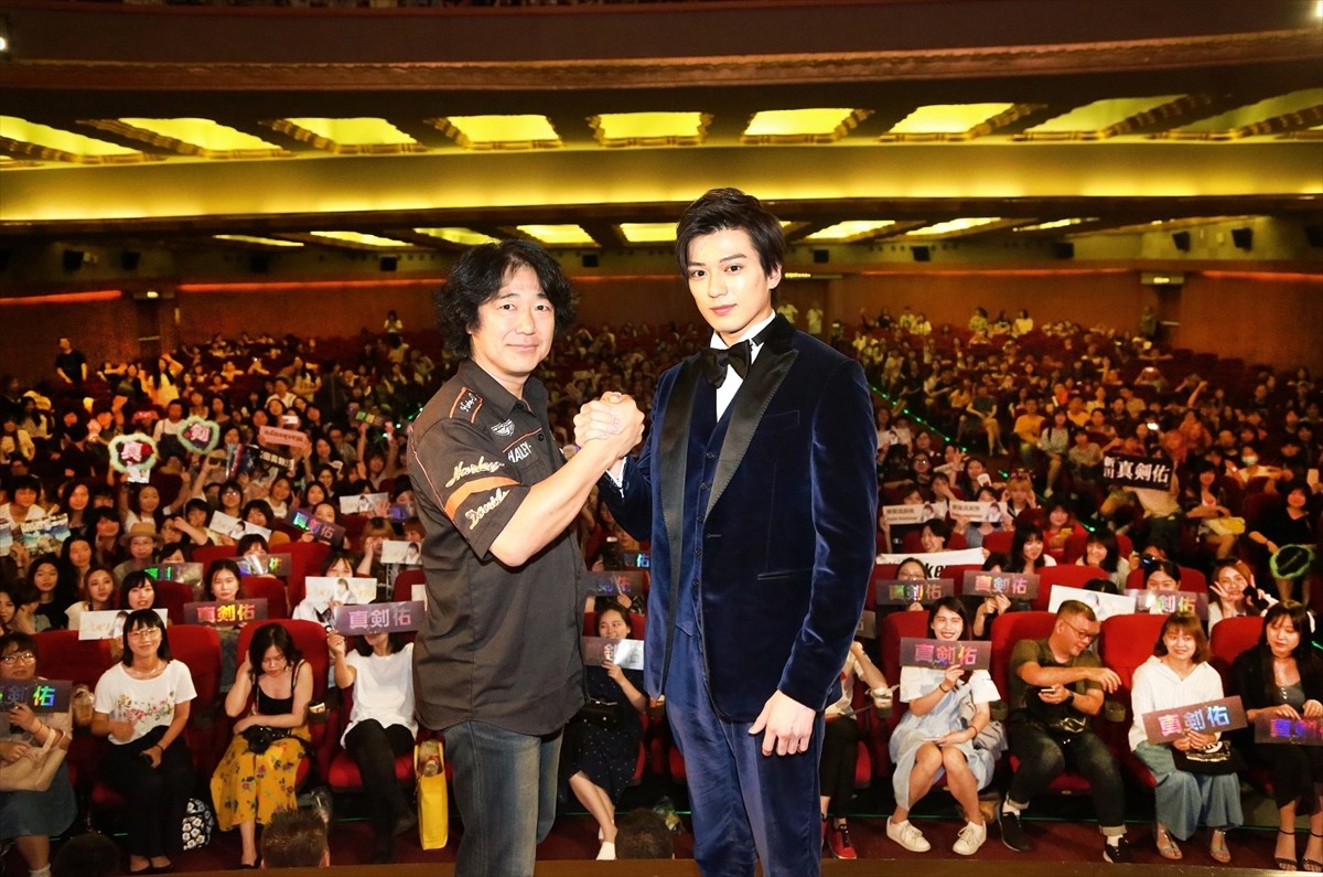 新田真剣佑、『OVER DRIVE』で上海国際映画祭に　現地ファン熱狂